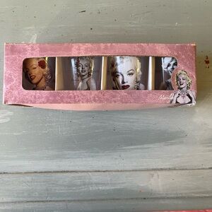 Marylin Monroe glassware set